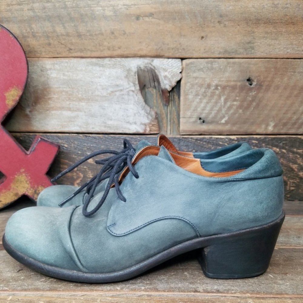 P. Monjo Style Steely Blue/Gray Leather Lace Up